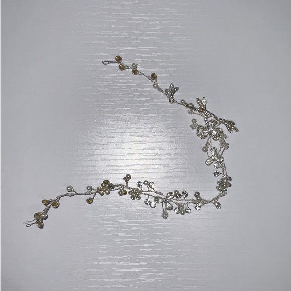 Gorgeous bridal hair accessories to glamorize and elevate your wedding look - Picture 7 of 9